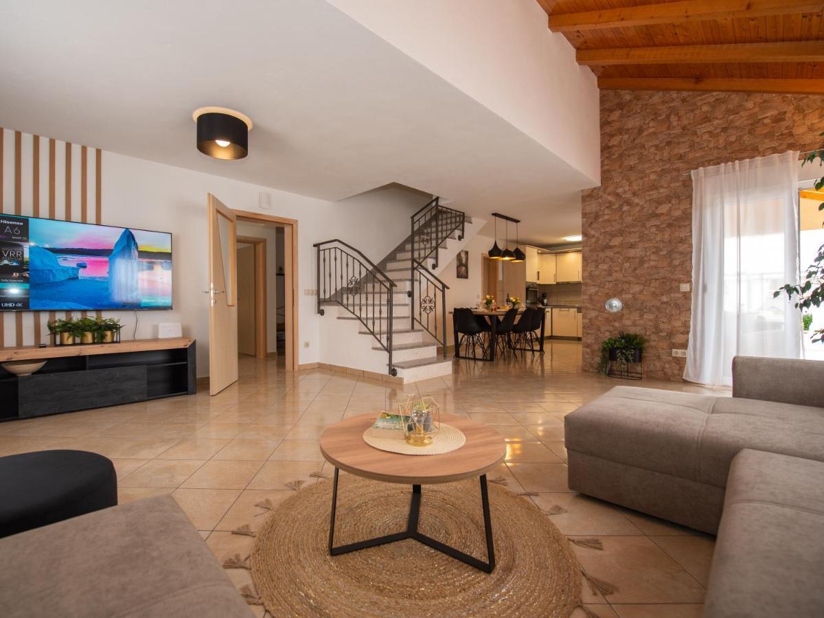 Holiday Home Near Trogir Kastel Stafilic Ngoại thất bức ảnh
