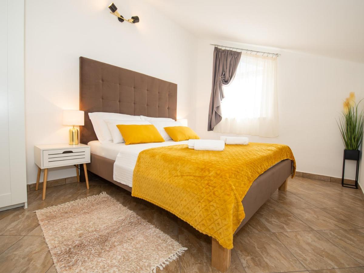 Holiday Home Near Trogir Kastel Stafilic Ngoại thất bức ảnh