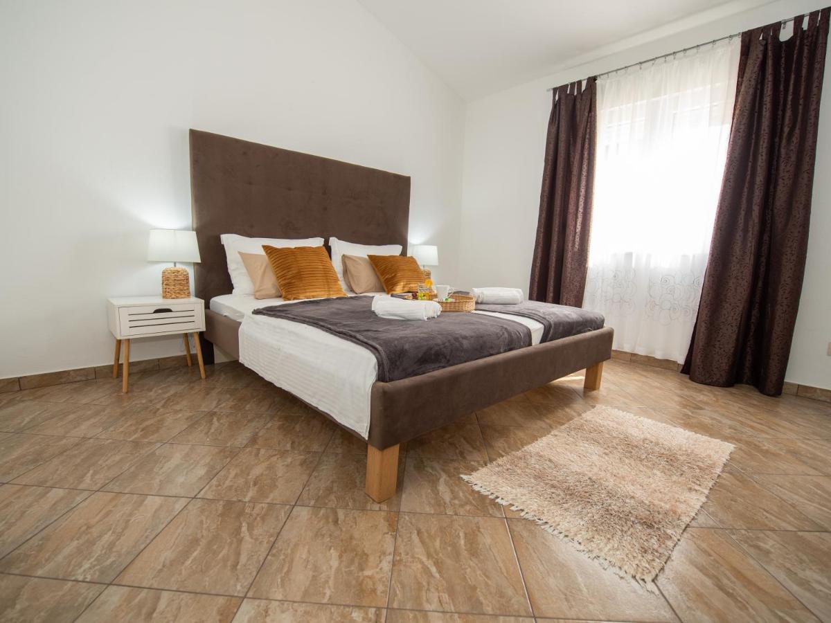 Holiday Home Near Trogir Kastel Stafilic Ngoại thất bức ảnh