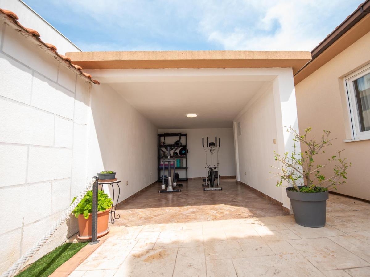 Holiday Home Near Trogir Kastel Stafilic Ngoại thất bức ảnh