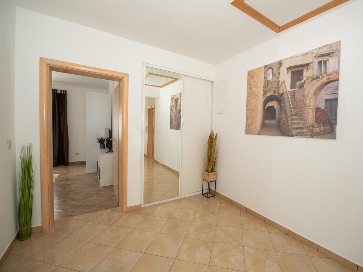 Holiday Home Near Trogir Kastel Stafilic Ngoại thất bức ảnh