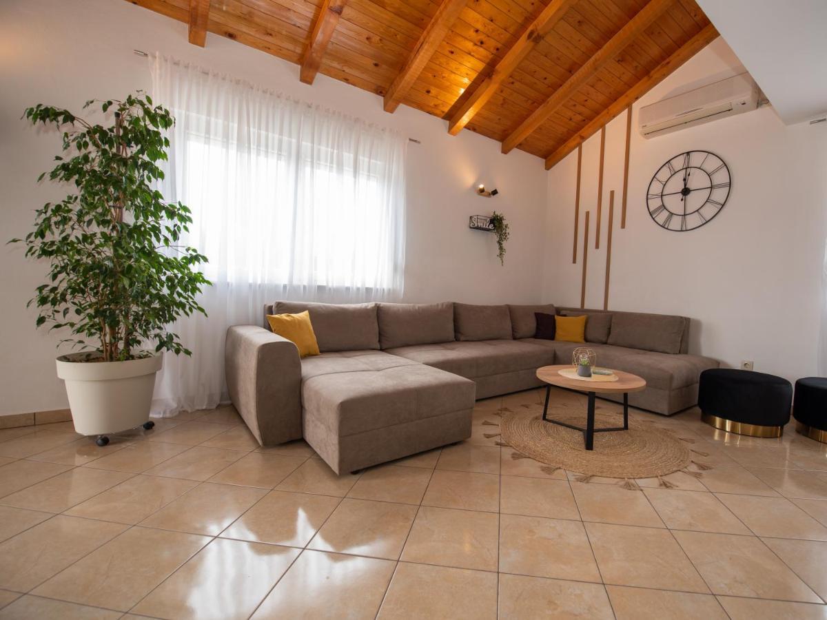 Holiday Home Near Trogir Kastel Stafilic Ngoại thất bức ảnh