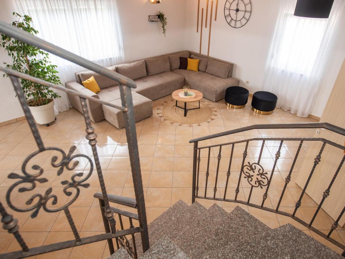 Holiday Home Near Trogir Kastel Stafilic Ngoại thất bức ảnh